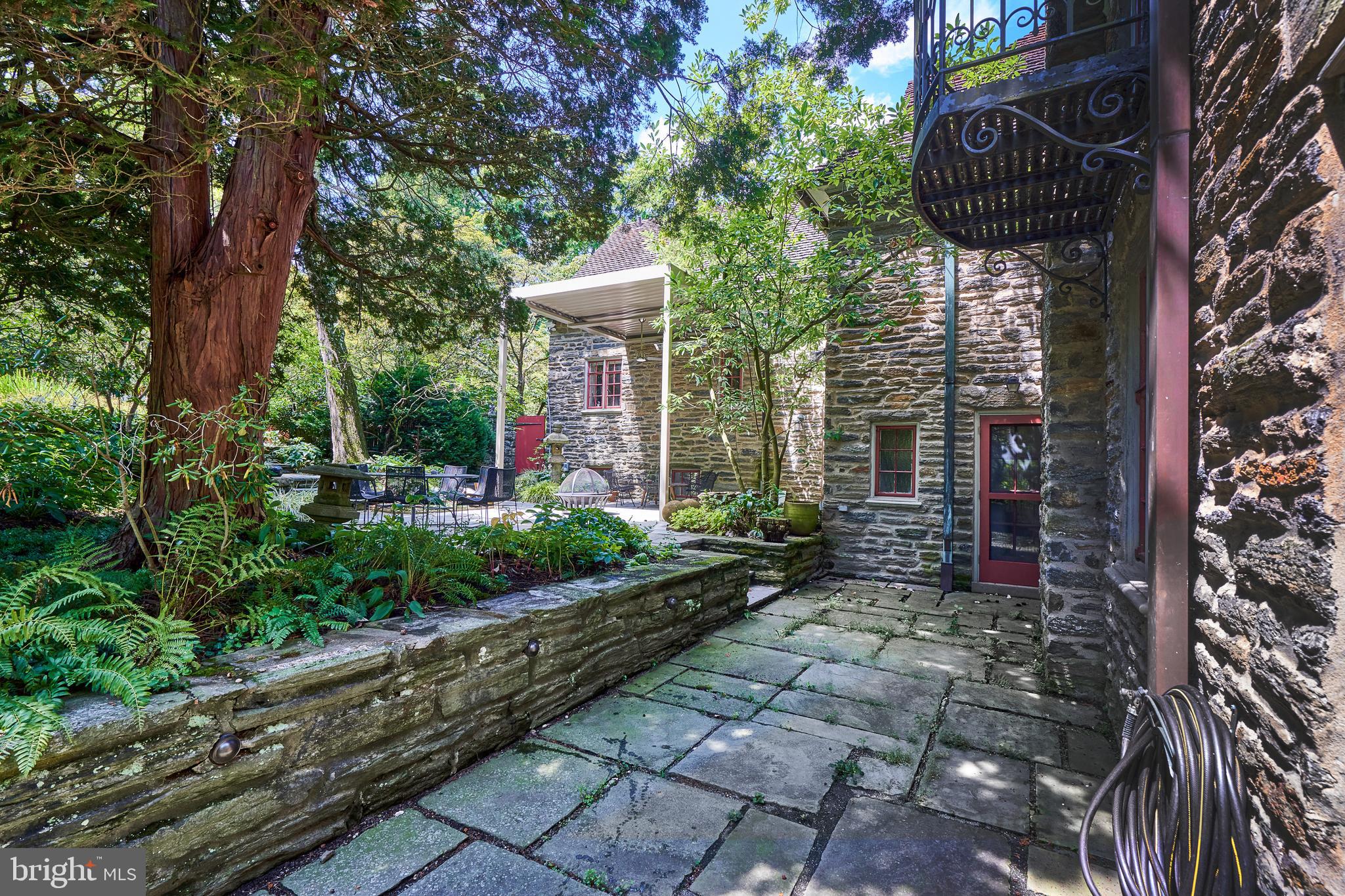 CHESTNUT HILL - Residential