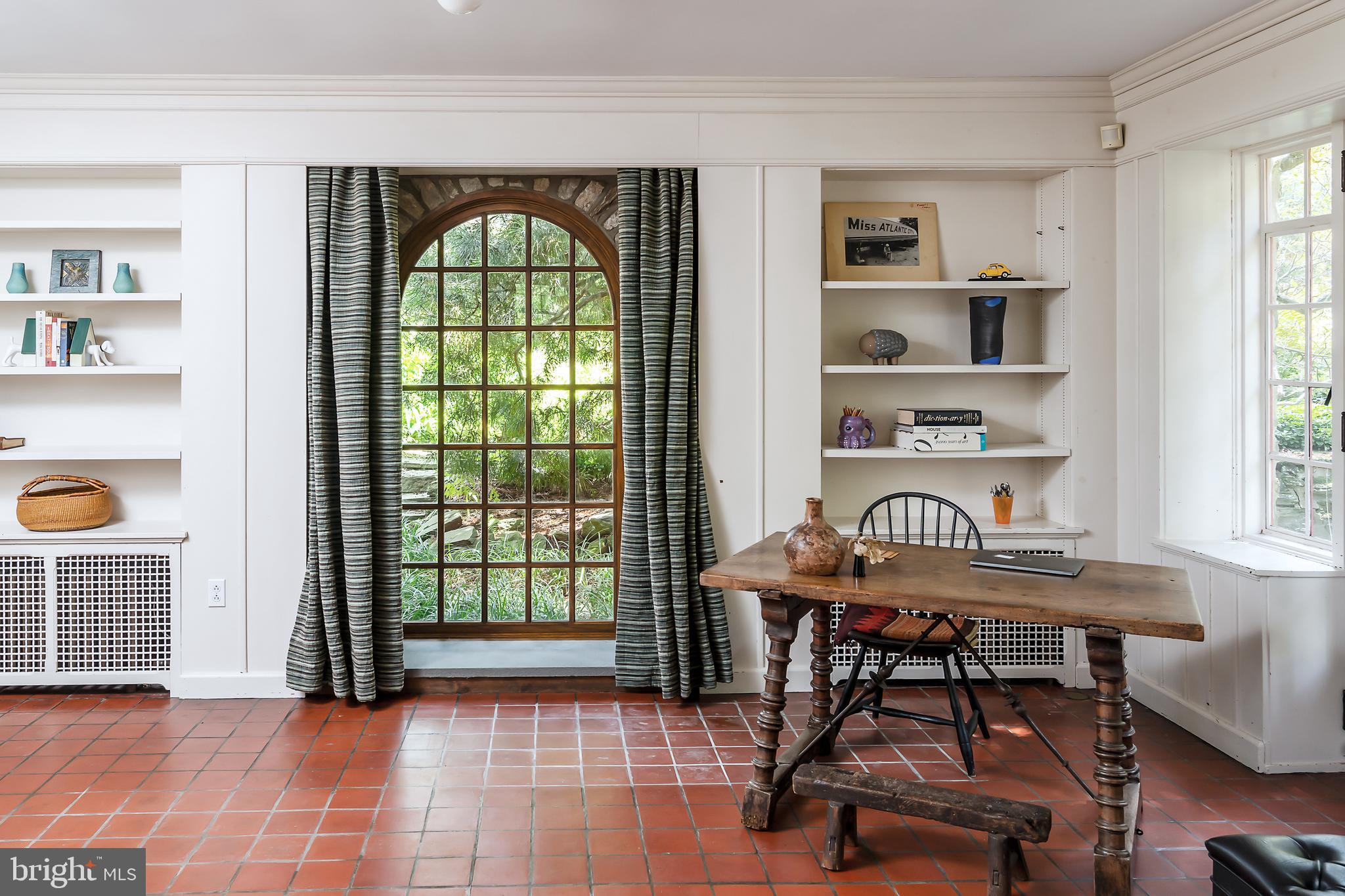 CHESTNUT HILL - Residential