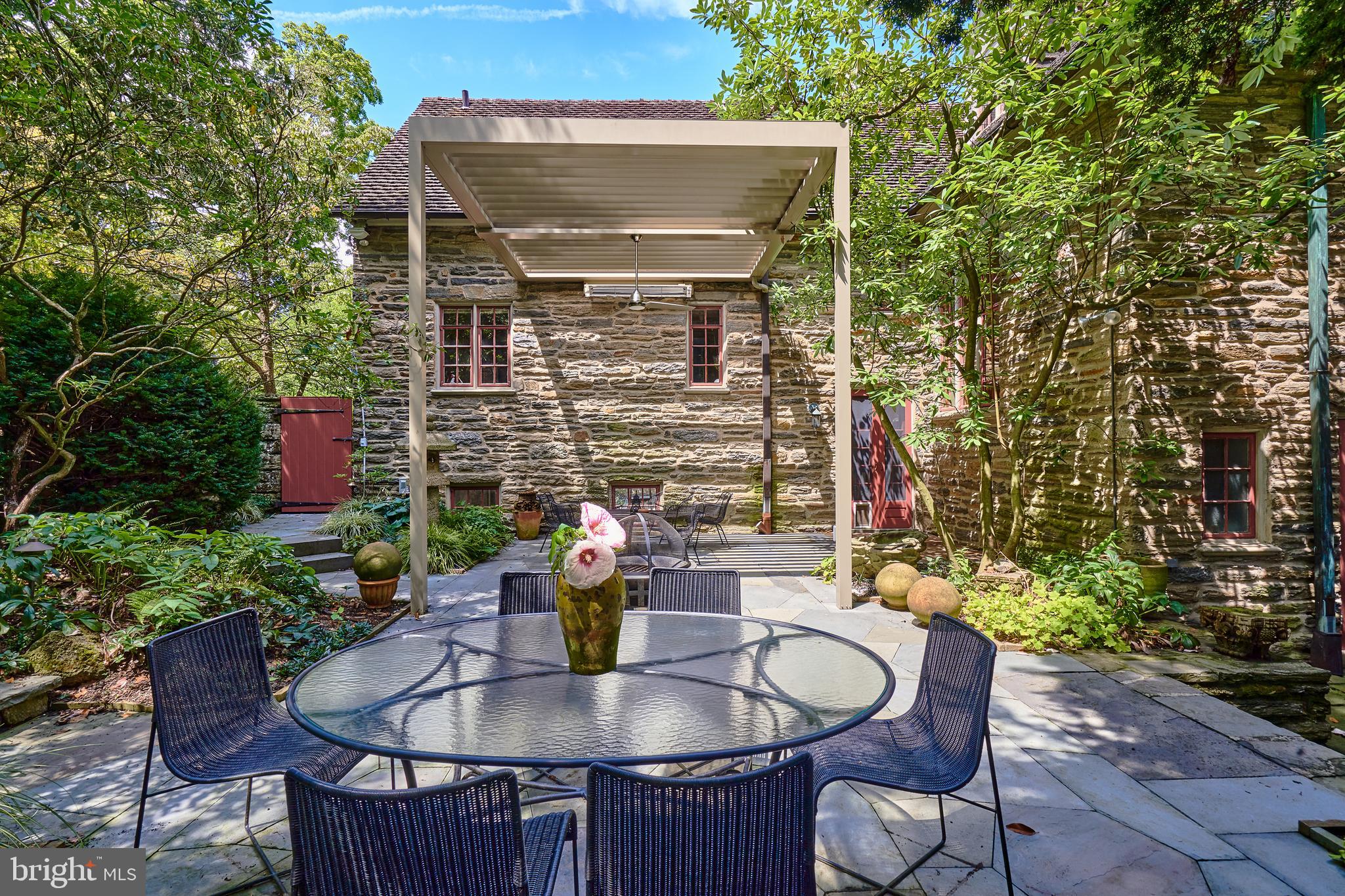 CHESTNUT HILL - Residential