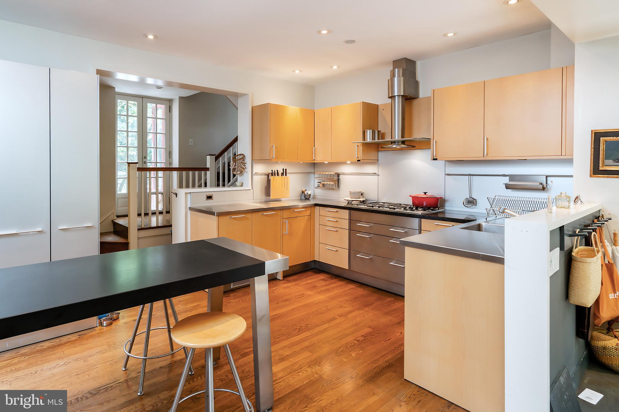 CHESTNUT HILL - Residential