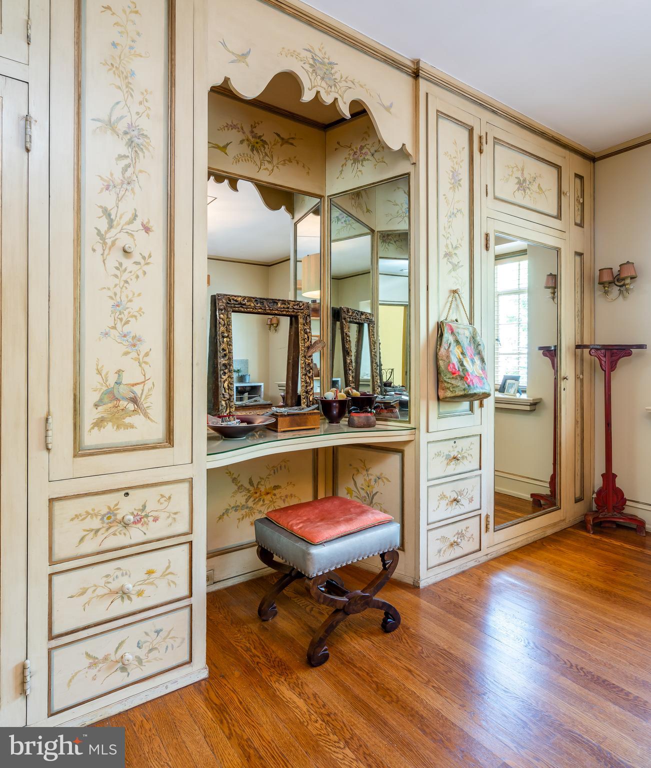 CHESTNUT HILL - Residential