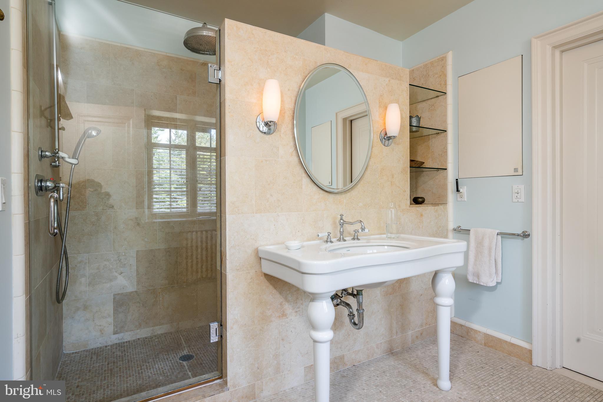 CHESTNUT HILL - Residential