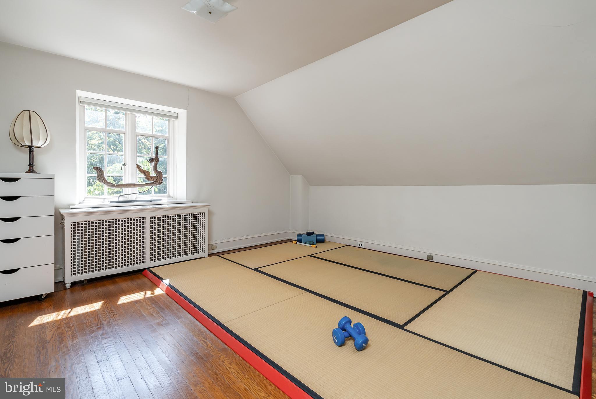 CHESTNUT HILL - Residential