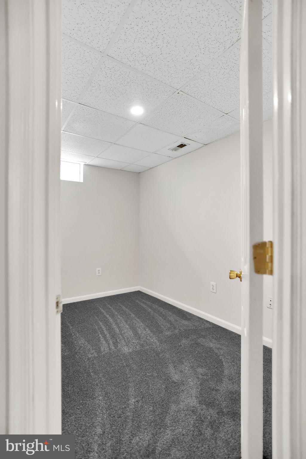 OAK GROVE APARTMENTS - Residential