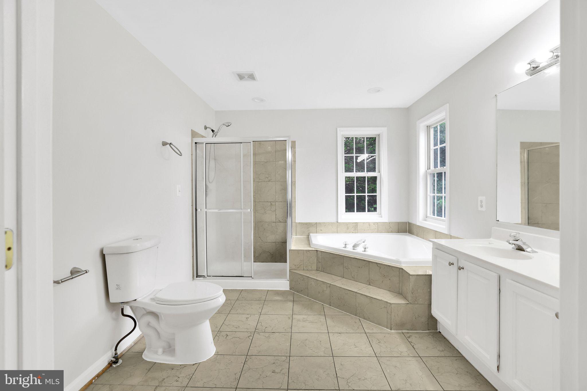 OAK GROVE APARTMENTS - Residential