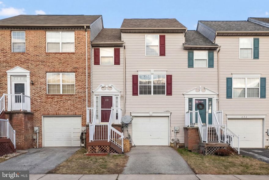 Spacious home on a quiet dead-end street! The large, U-shaped kitchen features a sunny breakfast nook with skylights overlooking the rear yard and open space. The lower-level family room includes a separate bath, and laundry is conveniently located on the bedroom level. This home offers 3 bedrooms, 2 full baths, and 1 half bath. Close to major highways, shopping, and amenities—perfect for comfortable, convenient living.
Property is currently tenant-occupied. Tenant’s lease expires at the end of December. Please allow proper notice for showings.