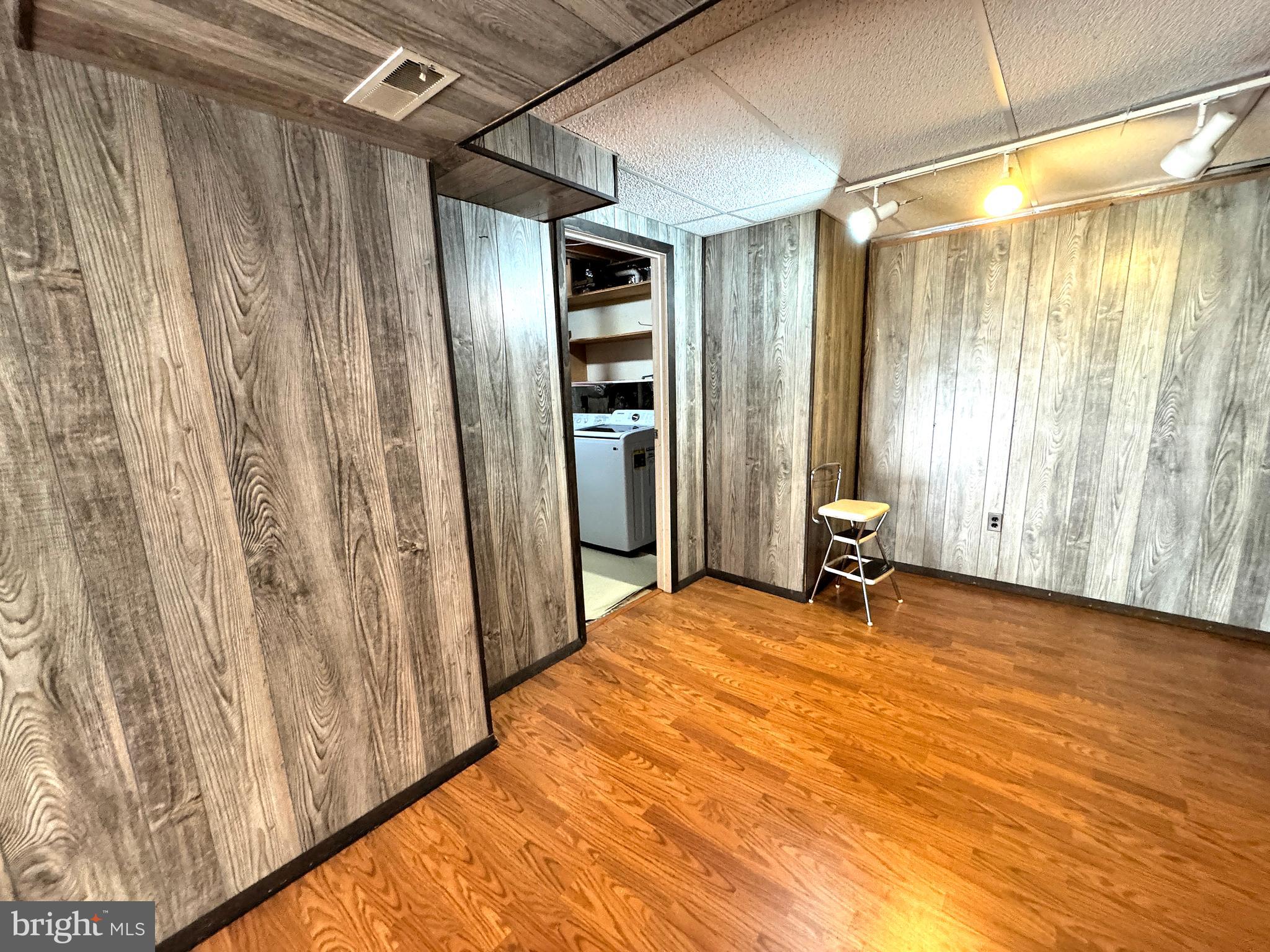 OAK SPRINGS - Residential