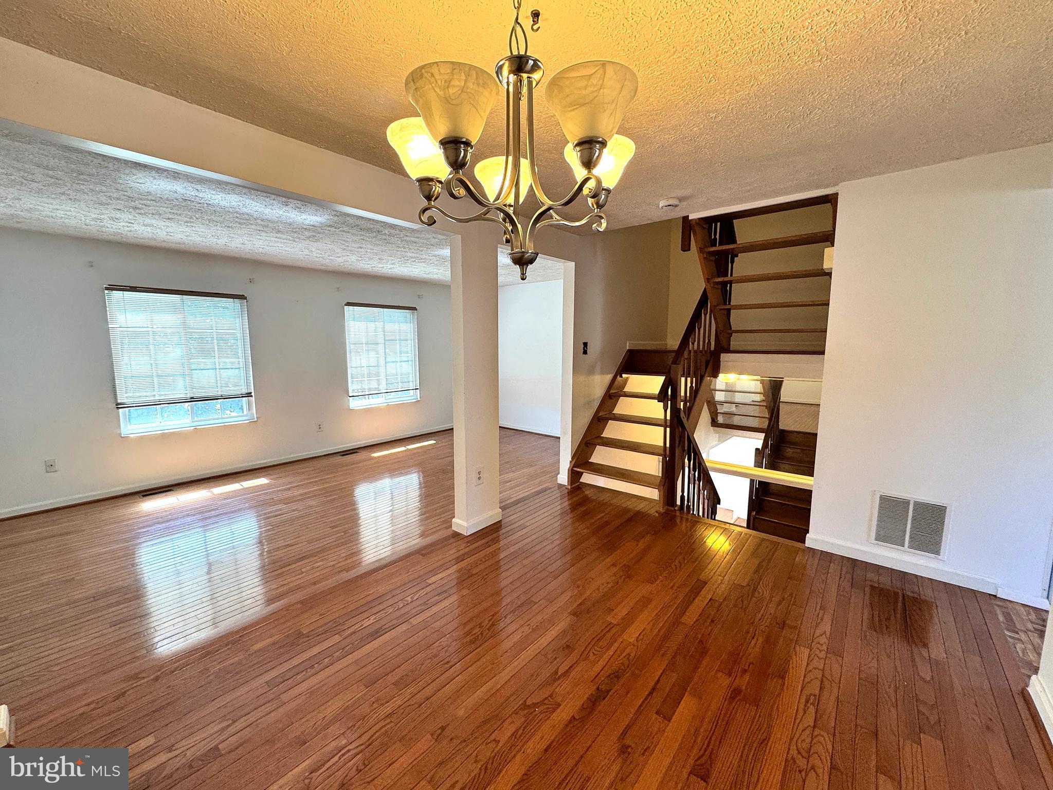 OAK SPRINGS - Residential