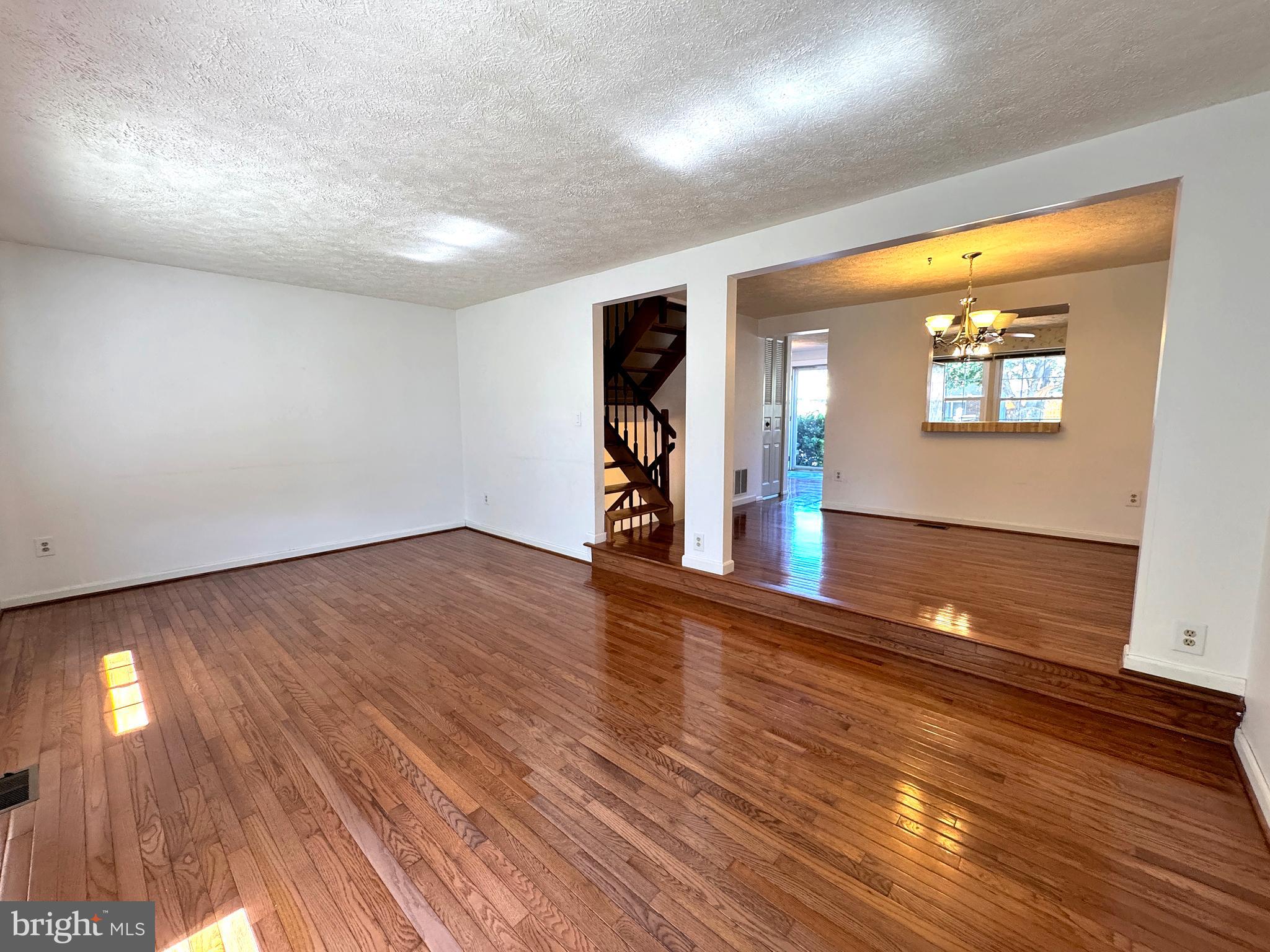 OAK SPRINGS - Residential