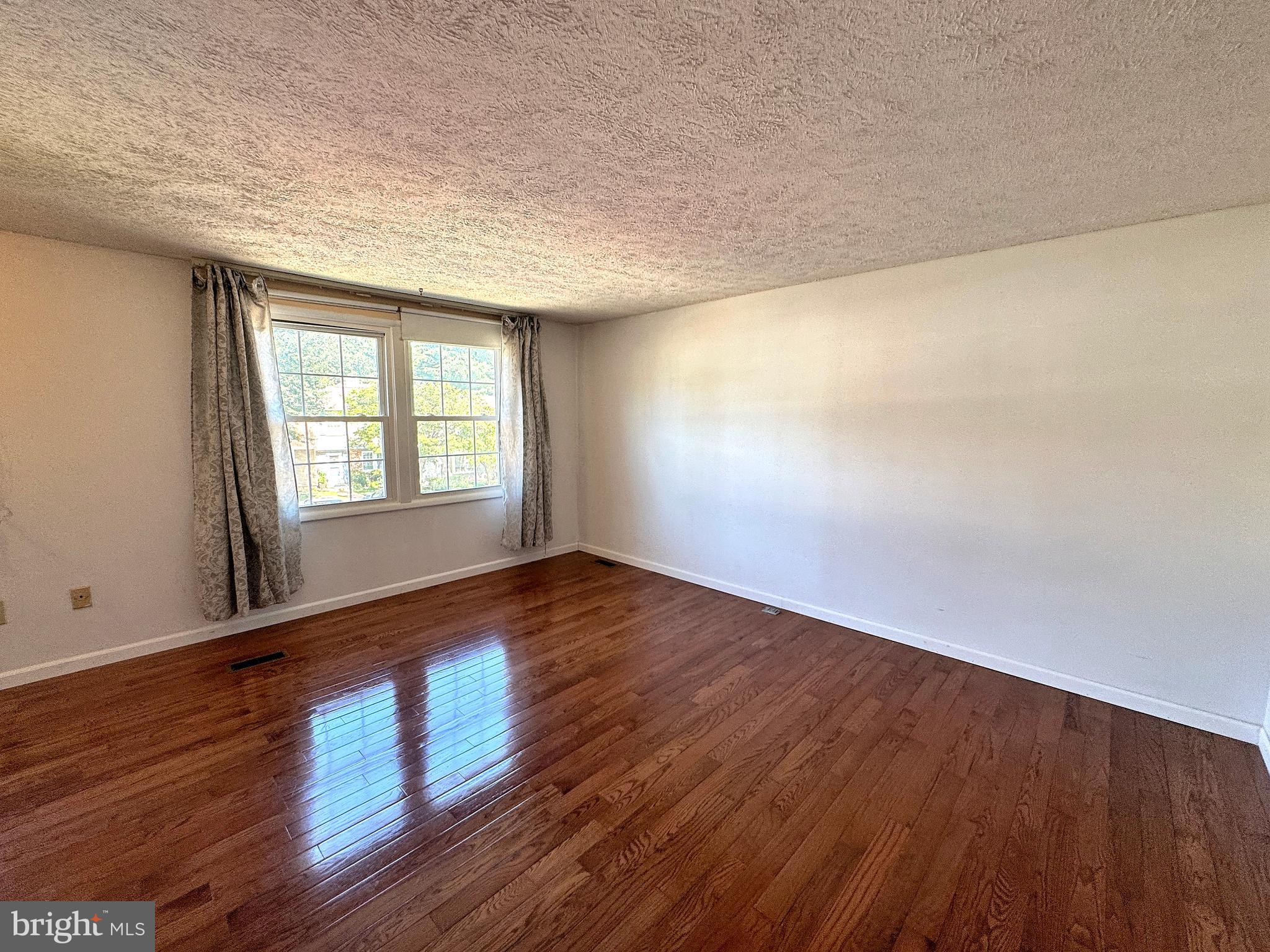 OAK SPRINGS - Residential