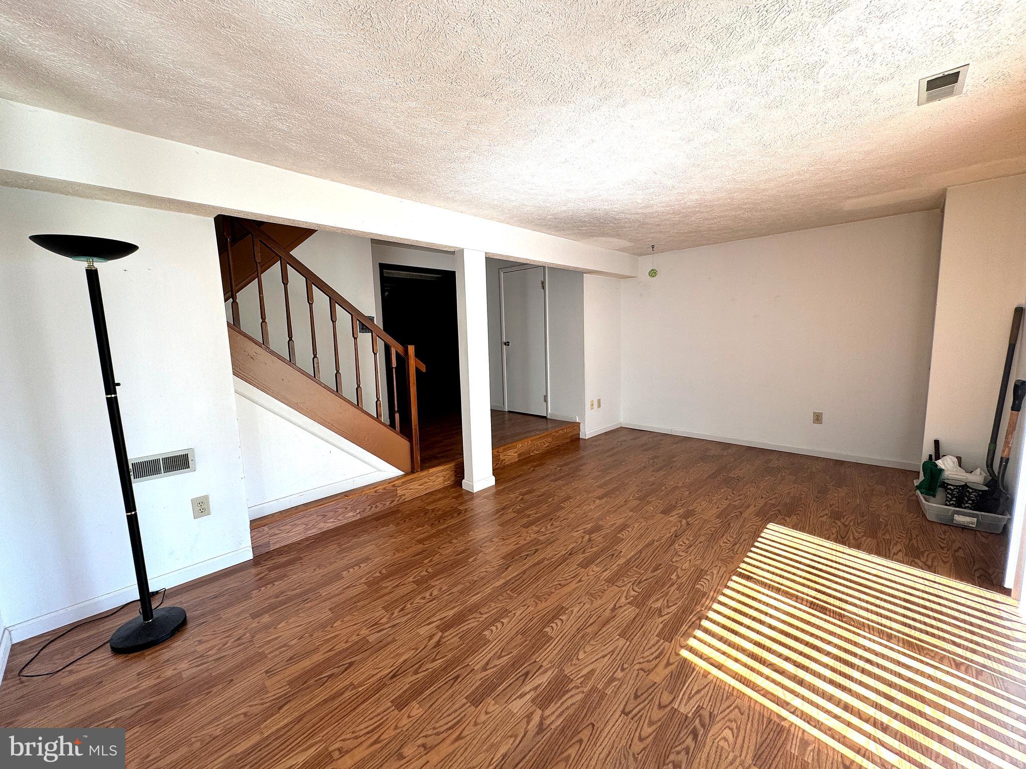 OAK SPRINGS - Residential