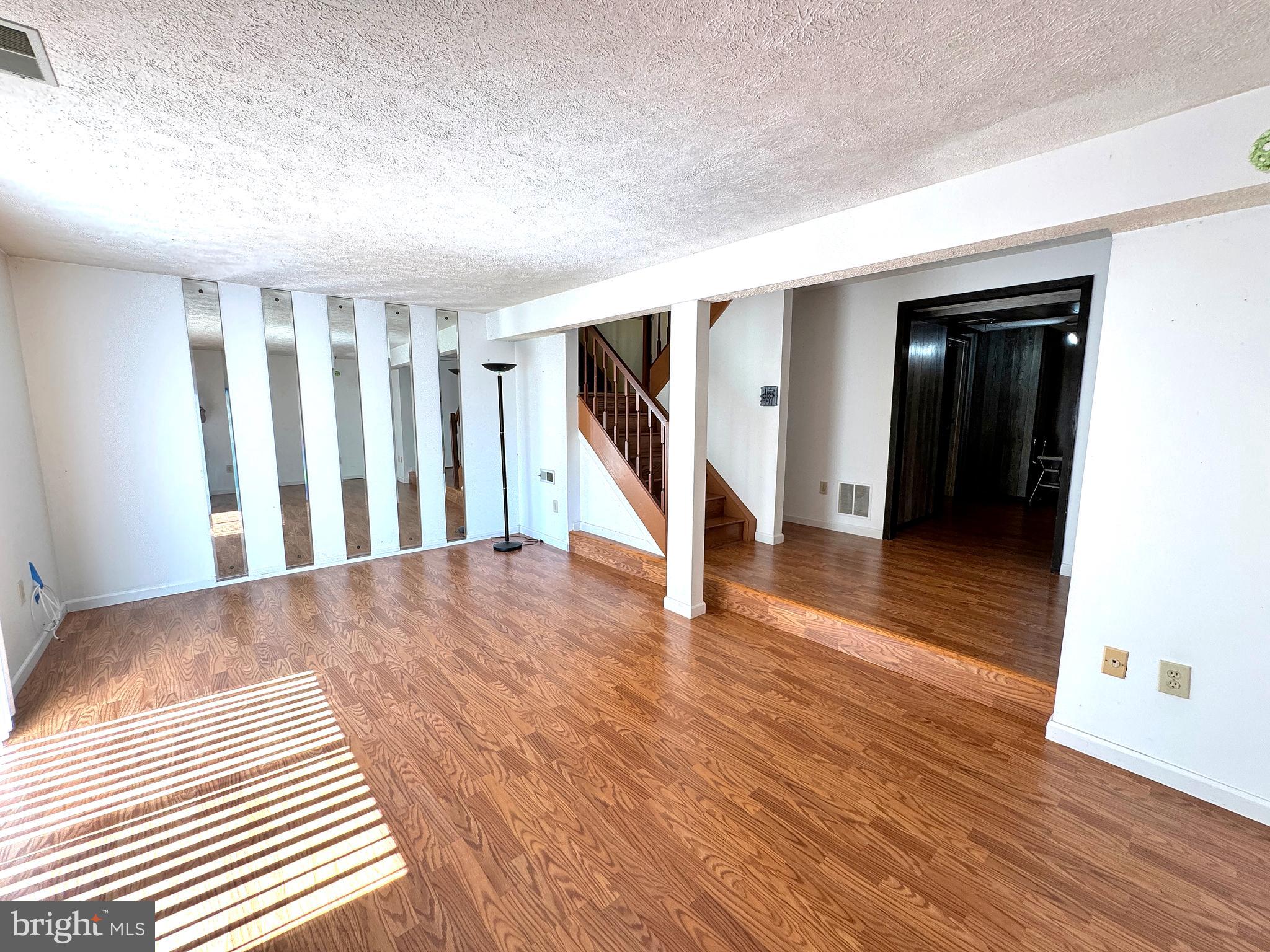 OAK SPRINGS - Residential