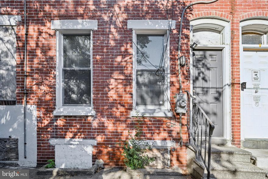 HIDDEN GEM!  opportunity in Wilmington! This 2-bedroom, 1.5-bath home offers solid square footage and a traditional layout but is in need of some repairs and updates. Ideal for buyers looking to renovate and add value. Located on N Pine St with easy access to downtown, major routes, and local amenities. Priced to reflect condition — bring your vision and make it your next project