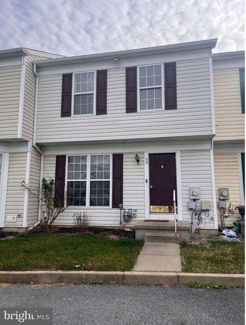 Townhouse For Sale - 54 Lisa Drive<br/> NEWARK, DE 19702
