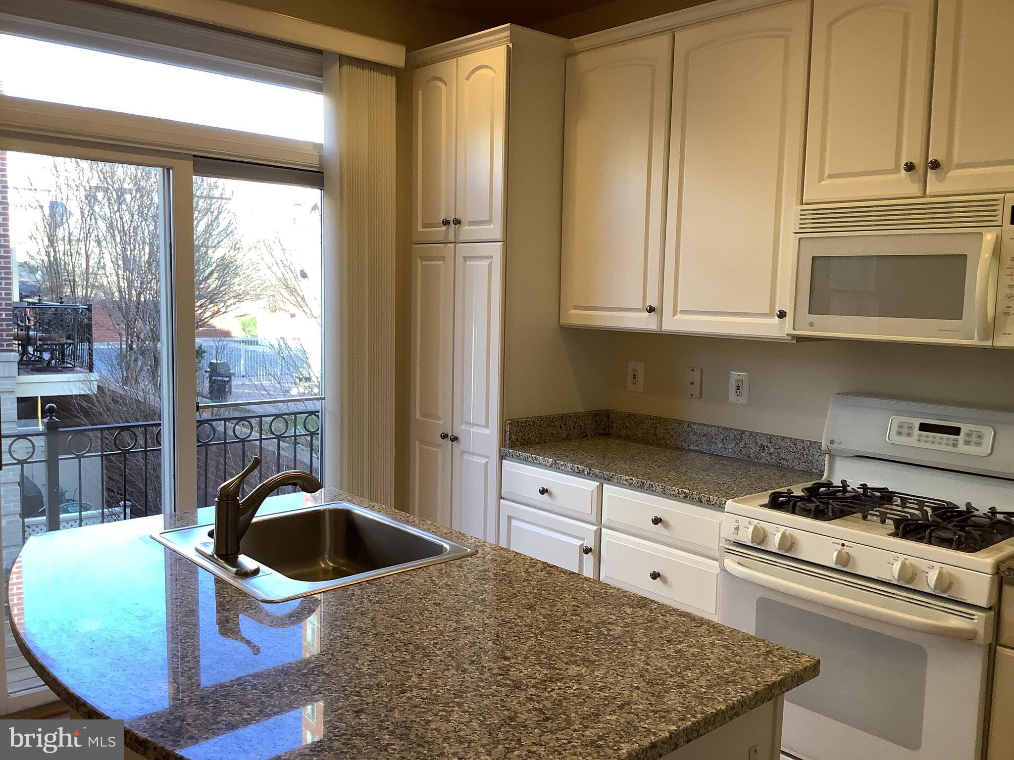 CARLYLE - Residential Lease