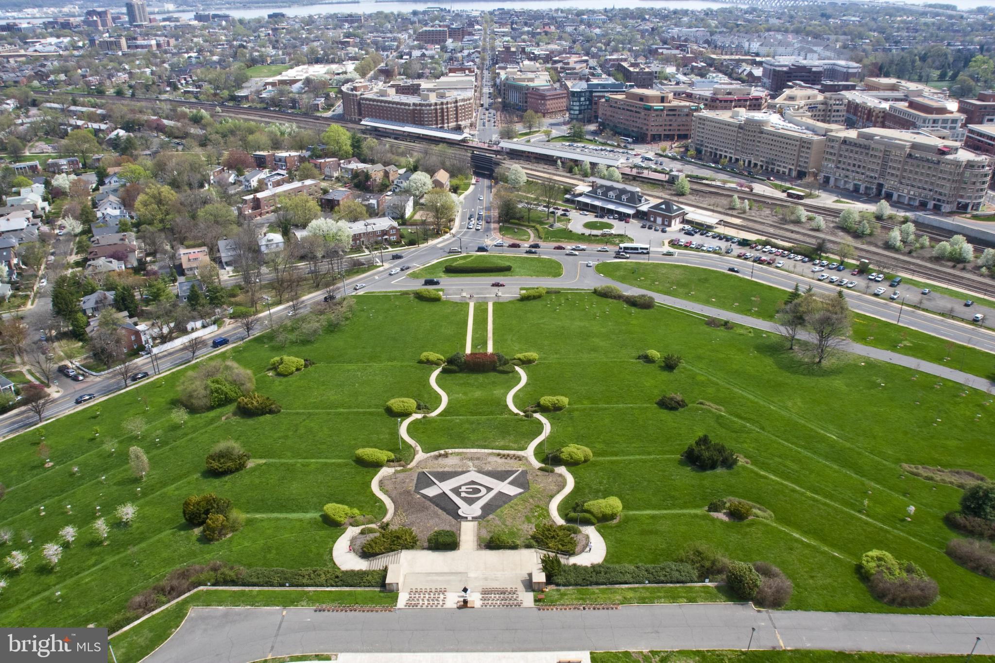 CARLYLE - Residential Lease