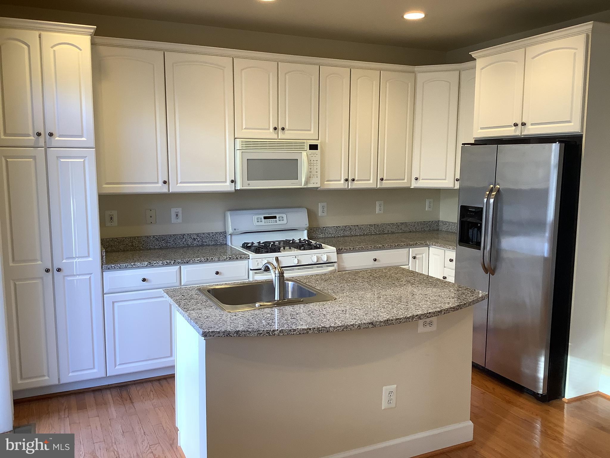 CARLYLE - Residential Lease