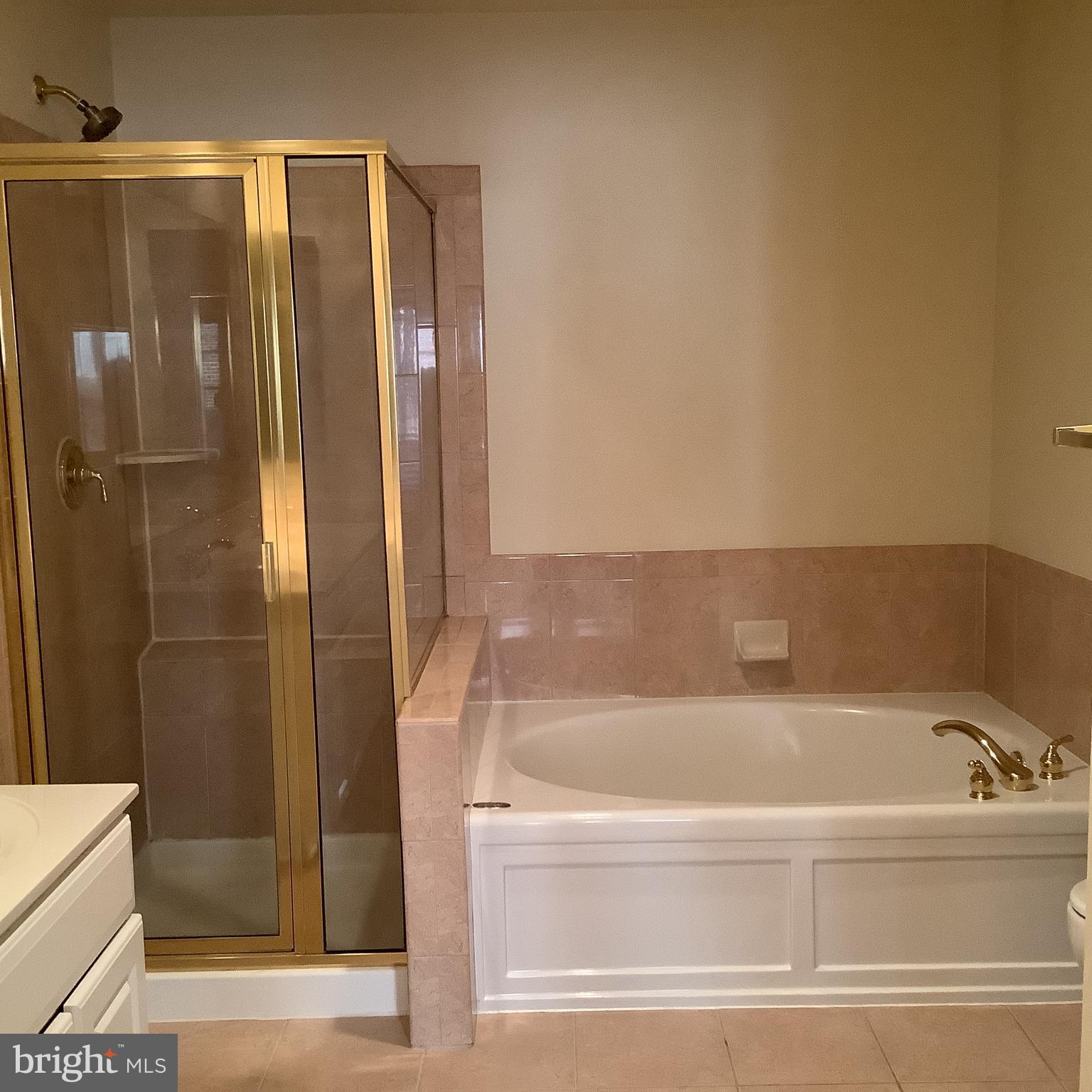 CARLYLE - Residential Lease