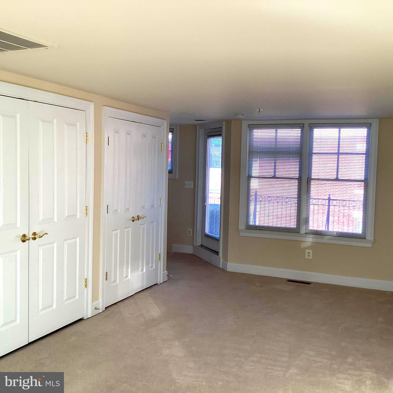 CARLYLE - Residential Lease