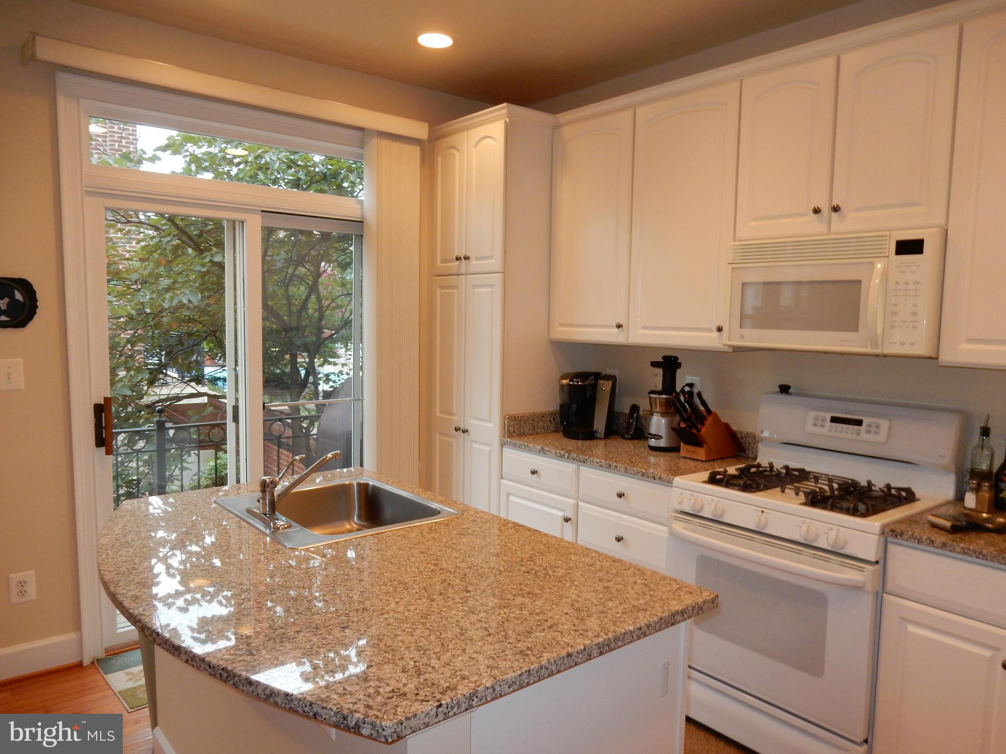 CARLYLE - Residential Lease