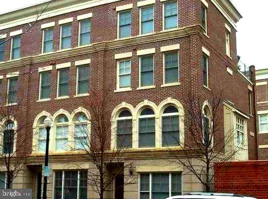 CARLYLE - Residential Lease