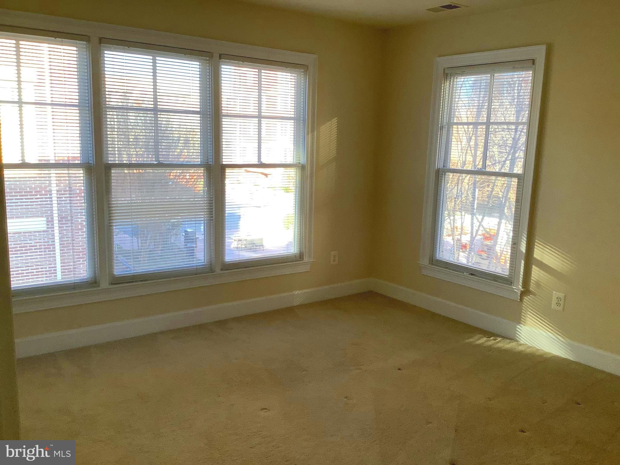 CARLYLE - Residential Lease