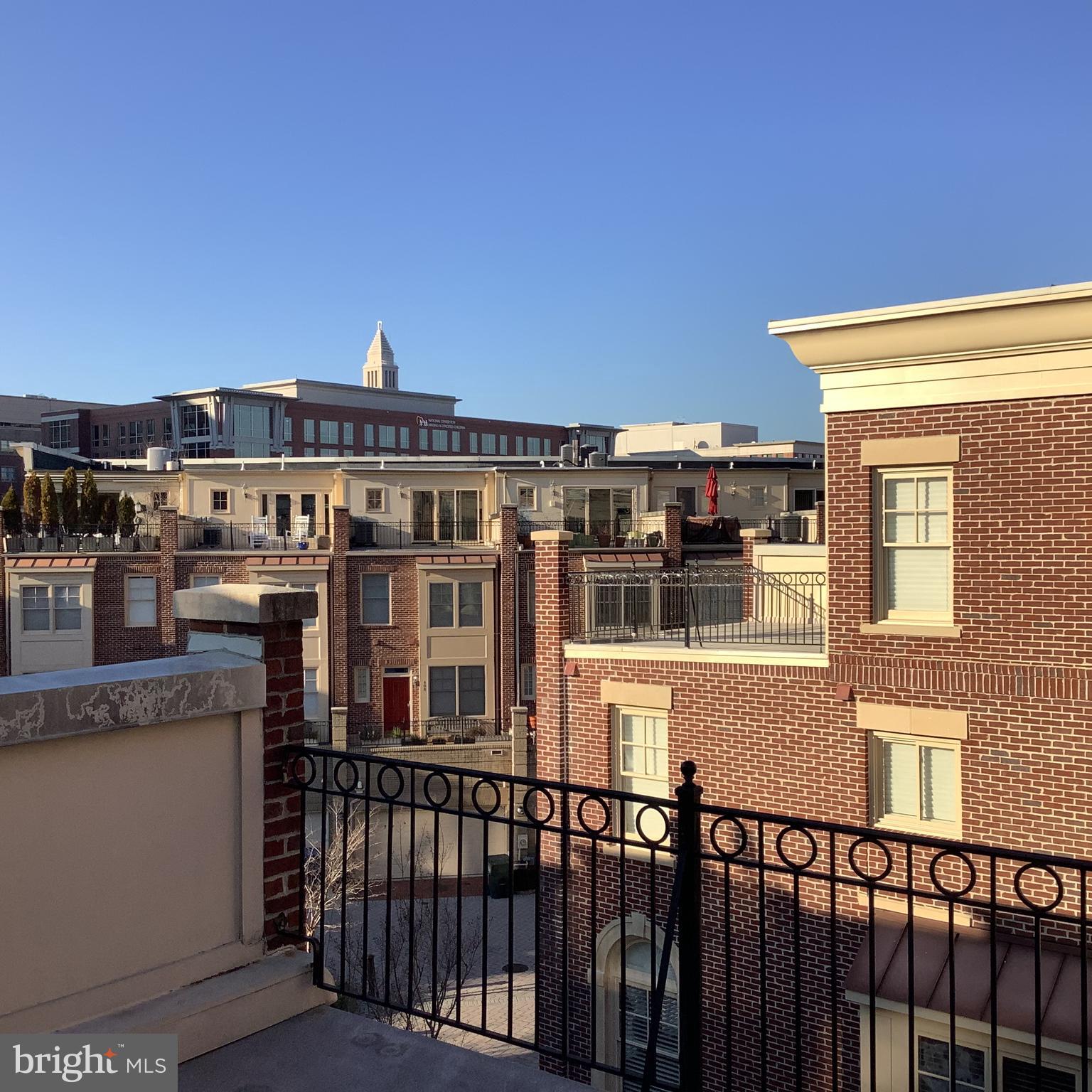 CARLYLE - Residential Lease