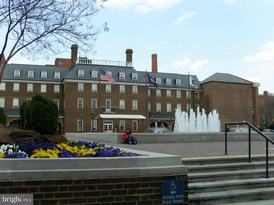 CARLYLE - Residential Lease