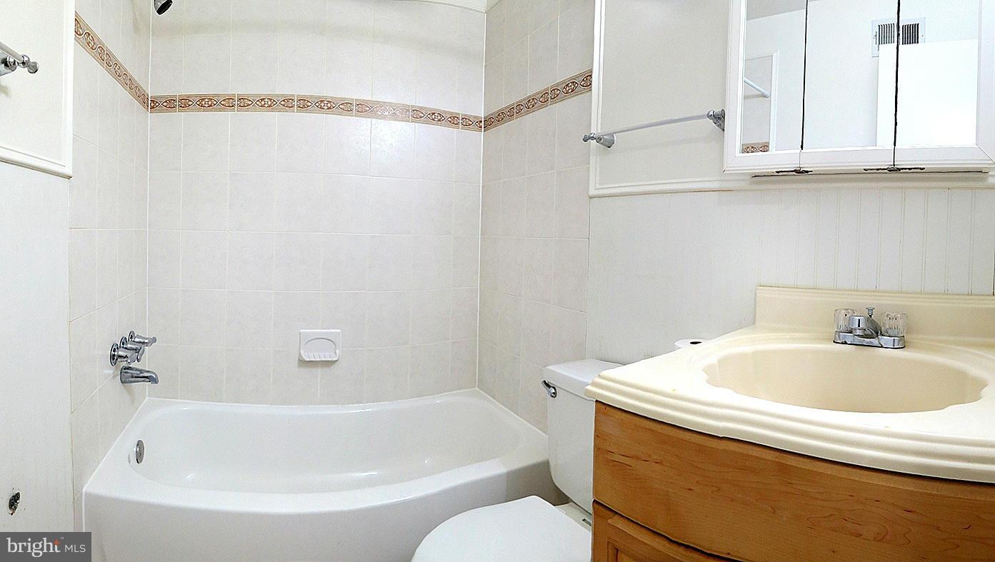 EVERGREEN HEIGHTS - Residential Lease