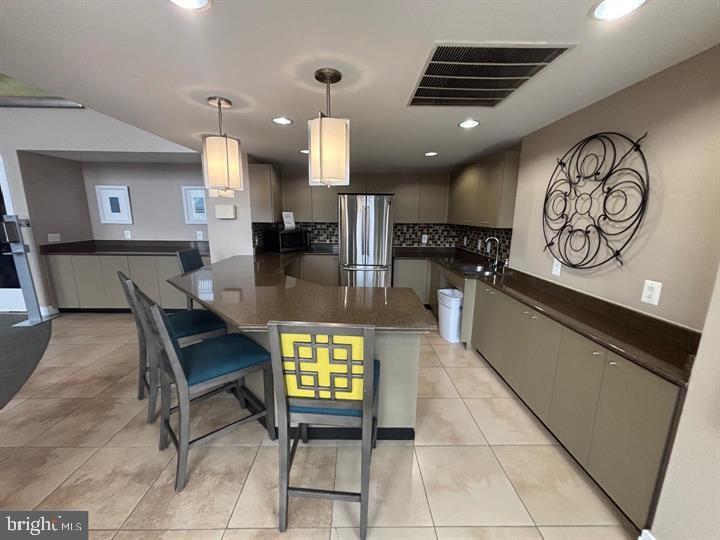 MIDTOWN ALEXANDRIA STATION CONDOMINIUM - Residential