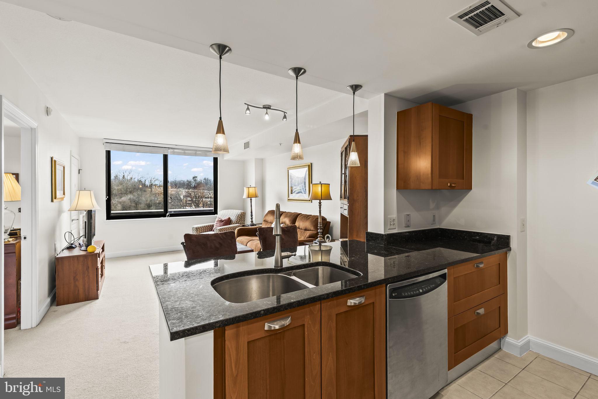MIDTOWN ALEXANDRIA STATION CONDOMINIUM - Residential