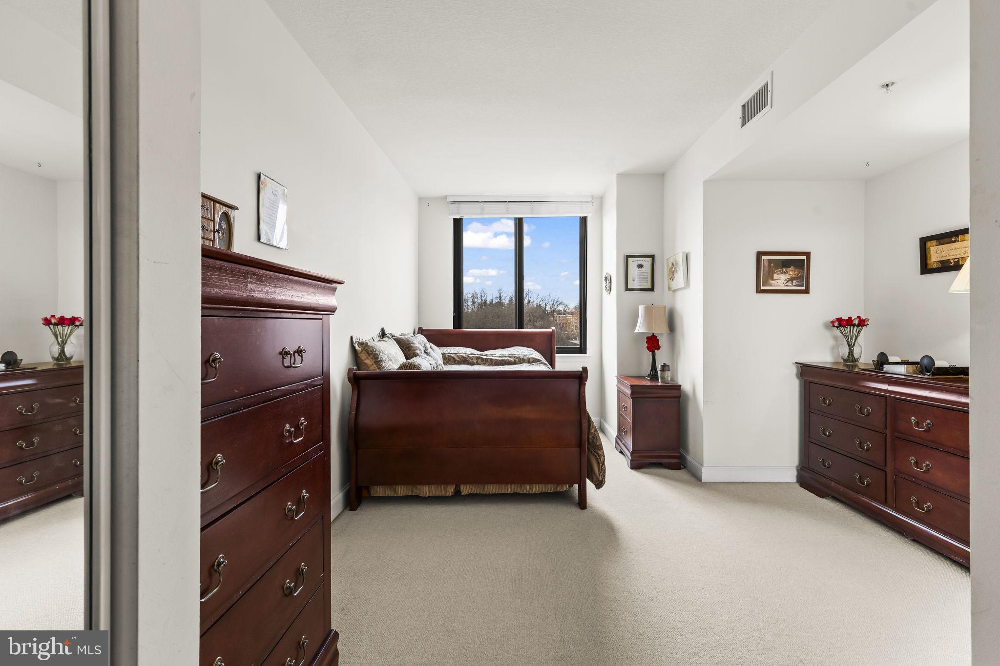 MIDTOWN ALEXANDRIA STATION CONDOMINIUM - Residential