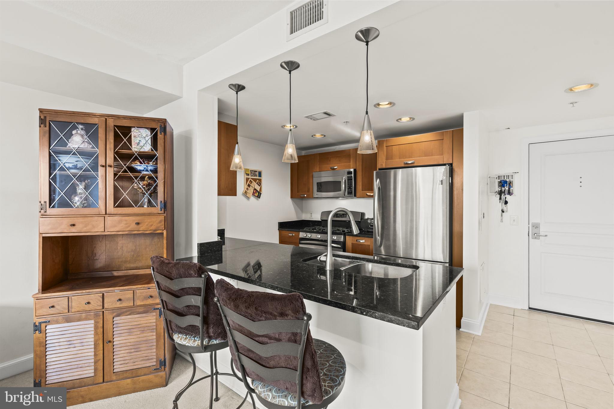 MIDTOWN ALEXANDRIA STATION CONDOMINIUM - Residential