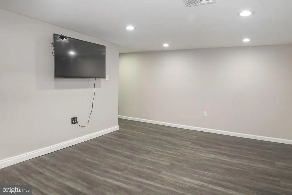 Wilmington, Delaware 19805, United States, 3 Bedrooms Bedrooms, ,2 BathroomsBathrooms,Residential,Contingent,4942