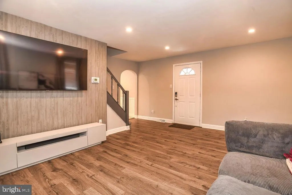 Wilmington, Delaware 19805, United States, 3 Bedrooms Bedrooms, ,2 BathroomsBathrooms,Residential,Contingent,4942