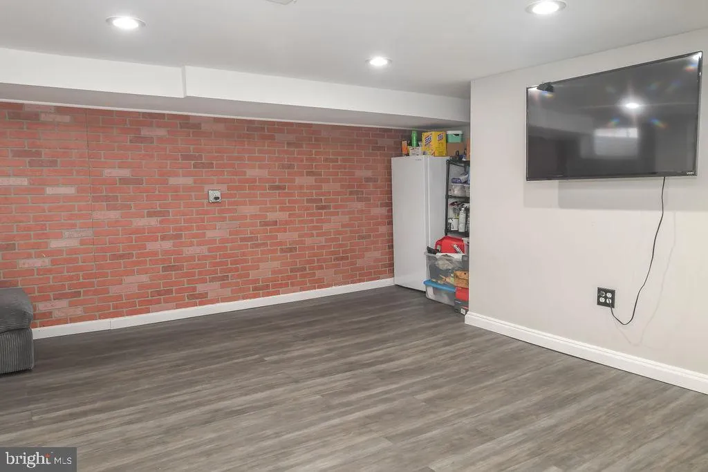 Wilmington, Delaware 19805, United States, 3 Bedrooms Bedrooms, ,2 BathroomsBathrooms,Residential,Contingent,4942