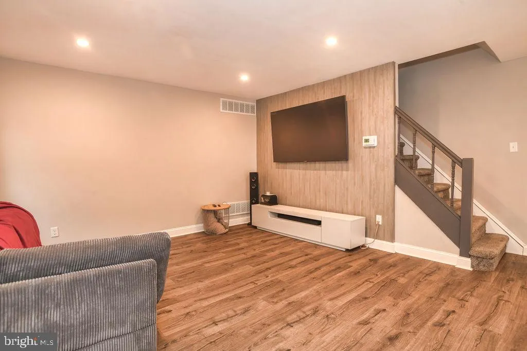 Wilmington, Delaware 19805, United States, 3 Bedrooms Bedrooms, ,2 BathroomsBathrooms,Residential,Contingent,4942