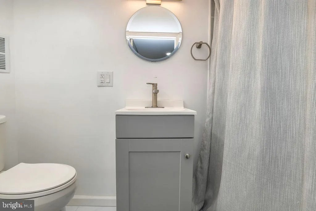 Wilmington, Delaware 19805, United States, 3 Bedrooms Bedrooms, ,2 BathroomsBathrooms,Residential,Contingent,4942