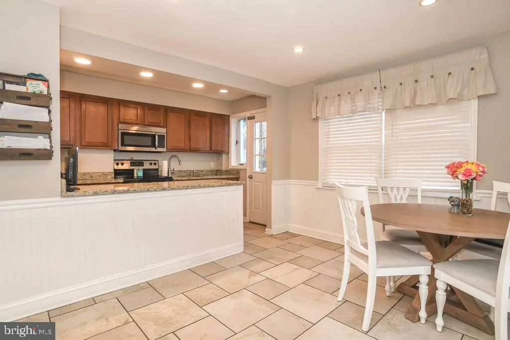 Wilmington, Delaware 19805, United States, 3 Bedrooms Bedrooms, ,2 BathroomsBathrooms,Residential,Contingent,4942