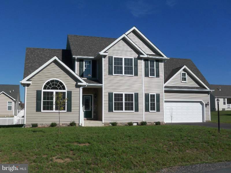 MAKE YOUR APPOINTMENT NOW TO SEE THIS PRISTINE OPEN FLOOR PLAN BRAND NEW HOME , COMPLETED AND READY TO MOVE IN. FEATURES INCLUDE EXTENSIVE HARDWOOD & CERAMIC FLOORING / STAINLESS STEEL APPLIANCES / GREAT ROOM & FORMAL DINING ROOM / MAPLE CABINETRY / FIRST FLOOR MASTER SUITE WITH WHIRLPOOL TUB & SEPARATE SHOWER / TREX DECK WITH VINYL RAILING. ALL LOCATED ON QUIET CUL-DE-SAC IN UPSCALE DEVELOPMENT.
