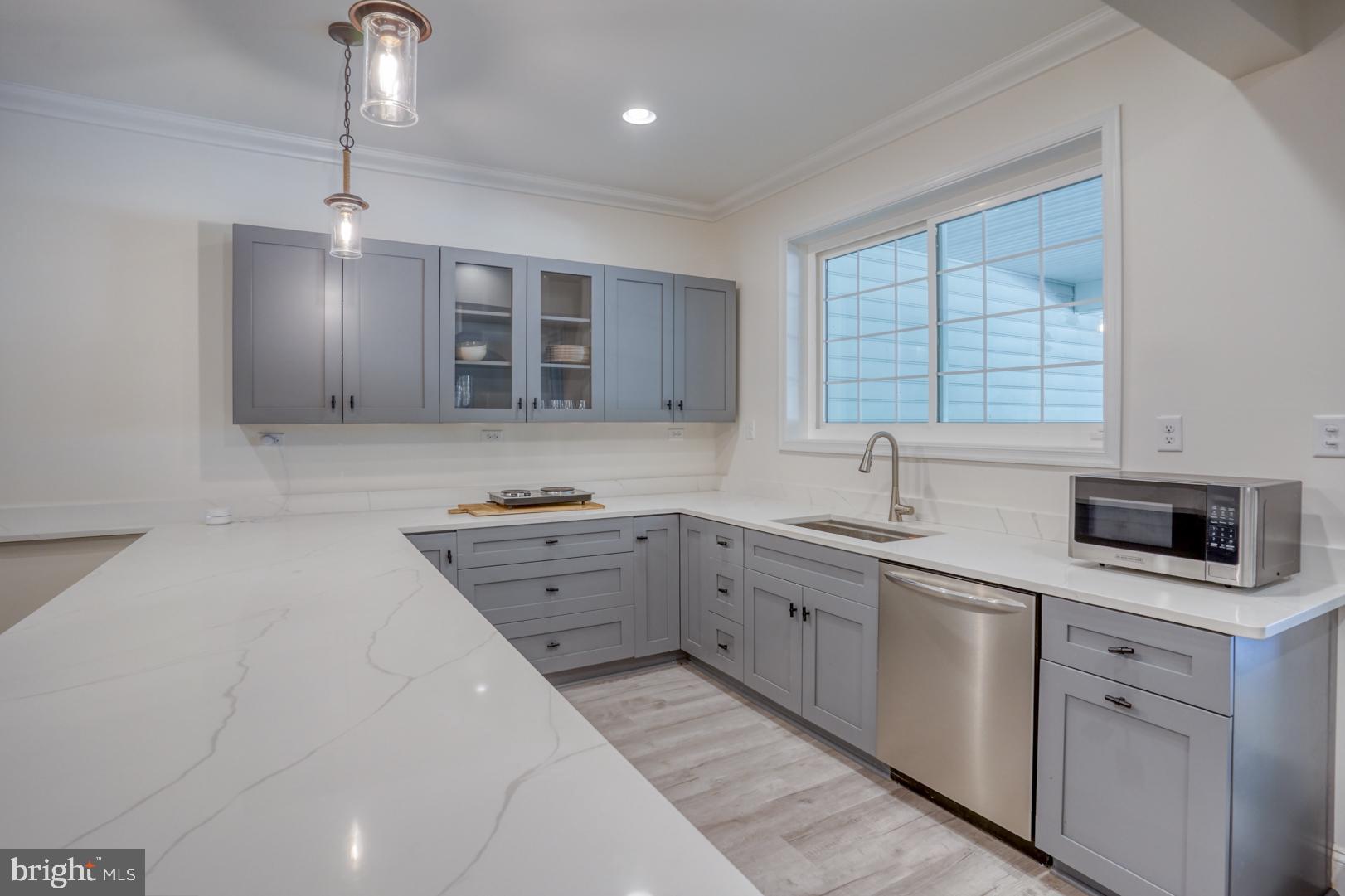 WOLFE POINTE - Residential