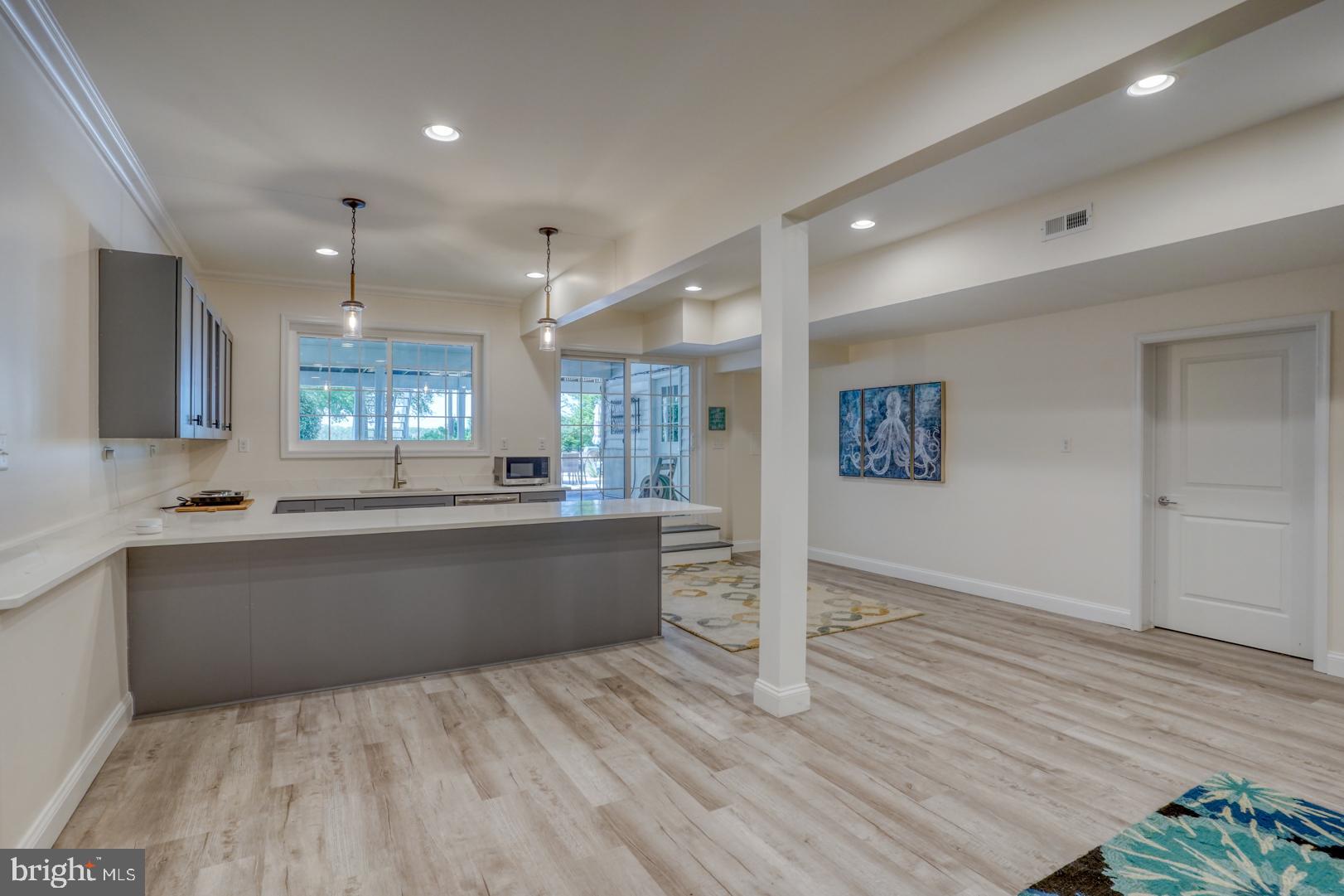 WOLFE POINTE - Residential