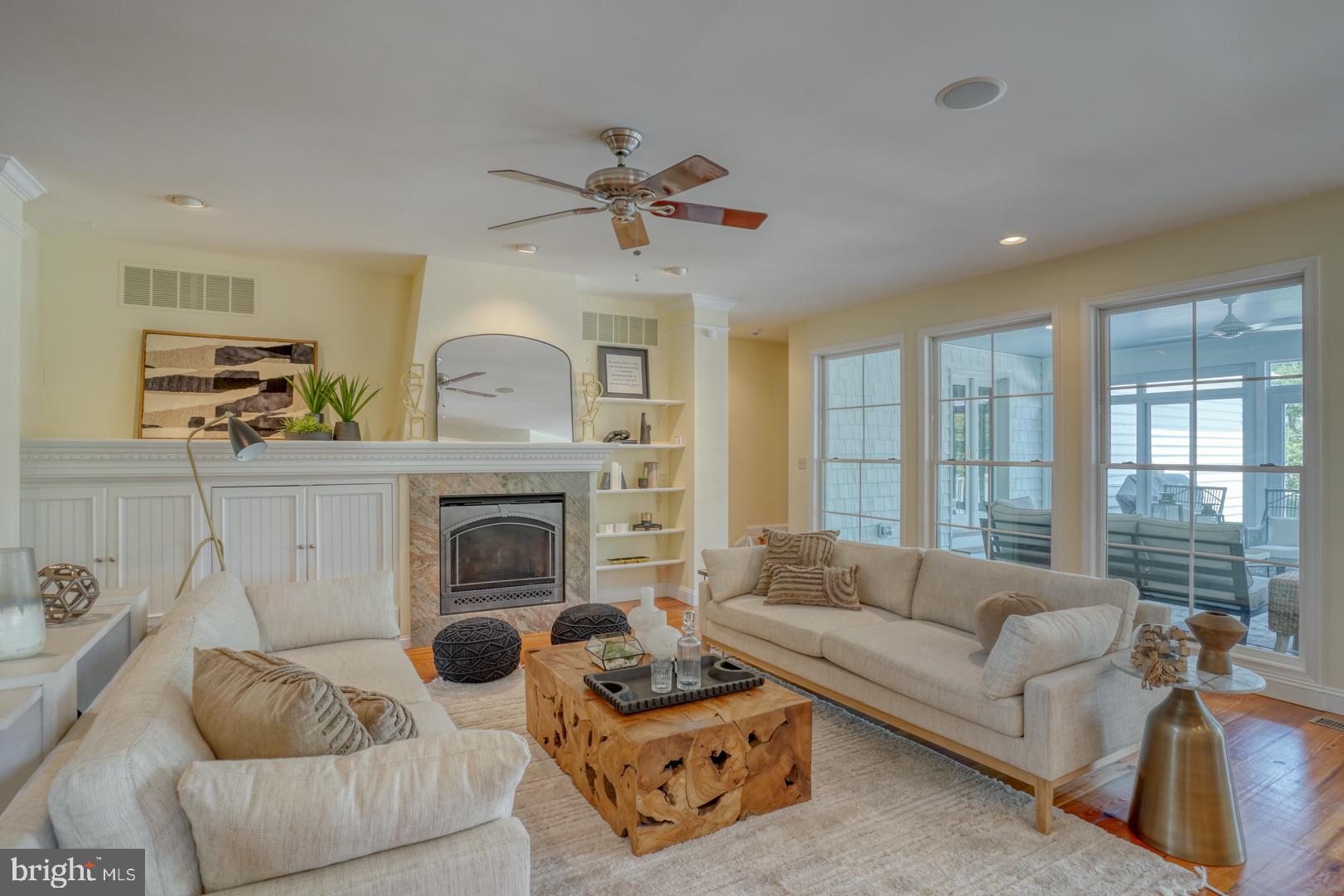 WOLFE POINTE - Residential