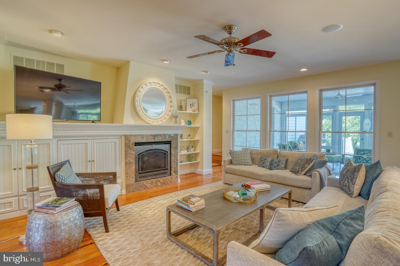 WOLFE POINTE - Residential