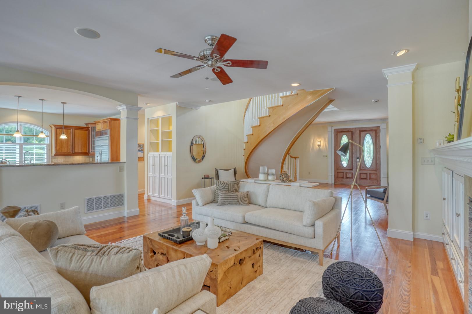 WOLFE POINTE - Residential