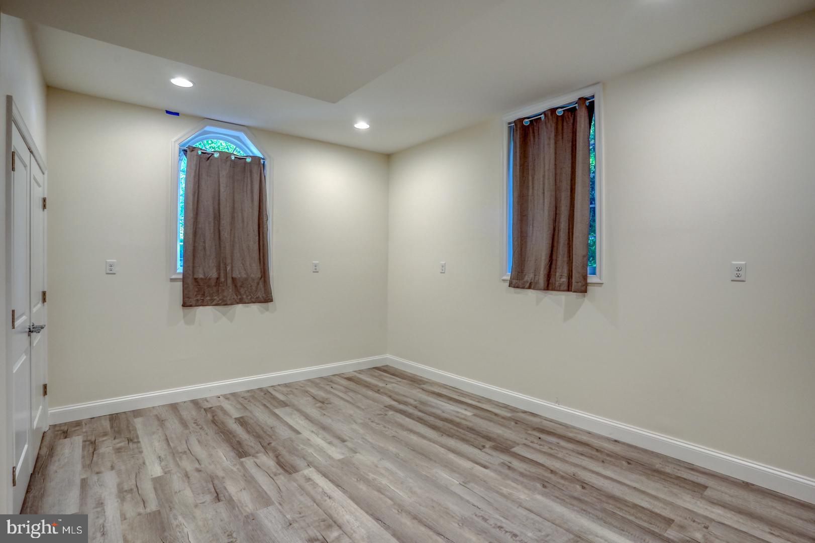 WOLFE POINTE - Residential