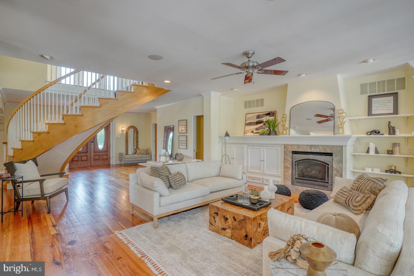 WOLFE POINTE - Residential