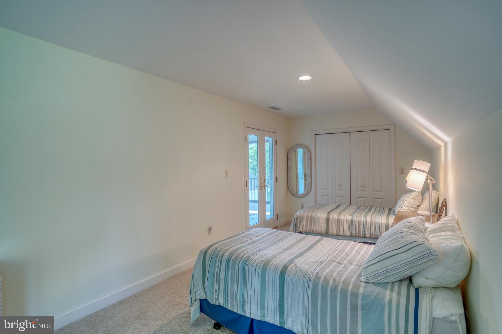 WOLFE POINTE - Residential