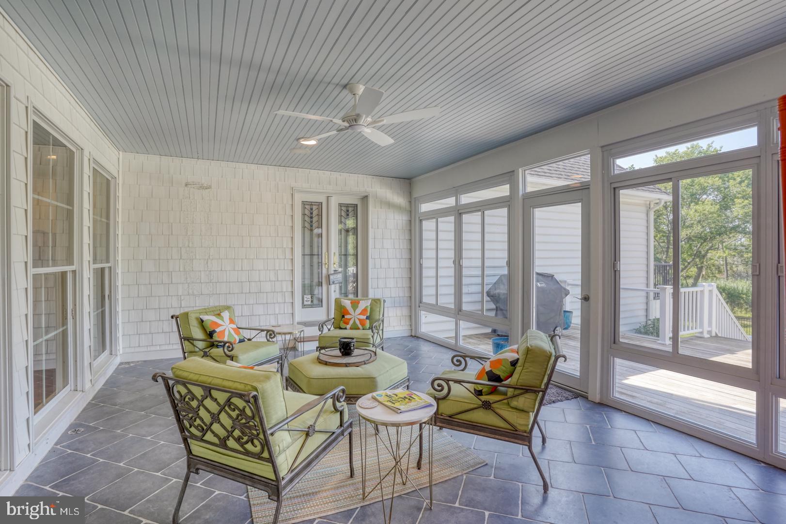 WOLFE POINTE - Residential