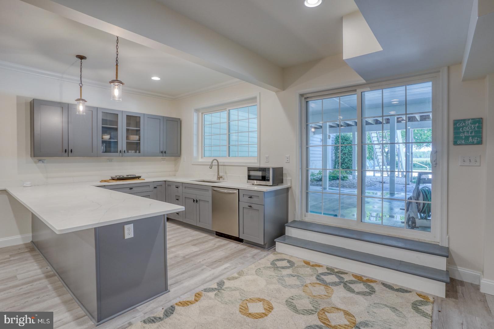 WOLFE POINTE - Residential